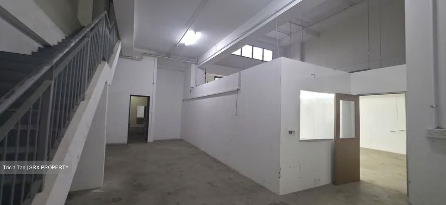 E9 Premium (D27), Factory #553565751